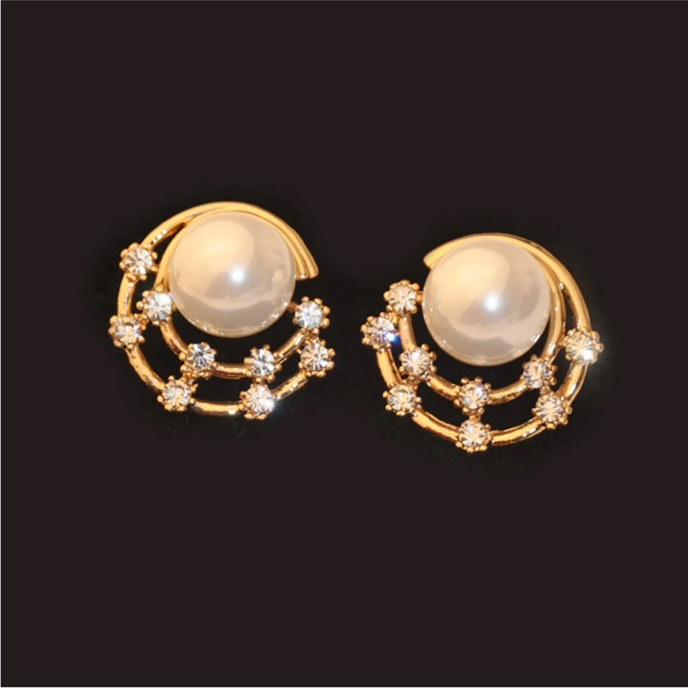 Ladies Girl Floral Design Pearl Earrings And Crystal Earrings